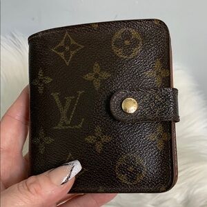 1999 authentic Louis Vuitton compact zippy wallet